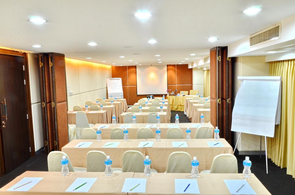 Ziniza The Boutique Service Apartment Bangkok Bagian luar foto
